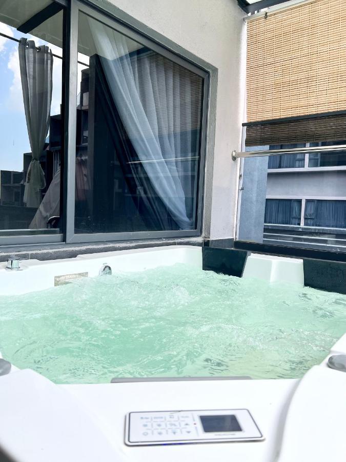 Imperio Residences Private Bathtub Or Jacuzzi By Nestcove Malacca Exterior photo