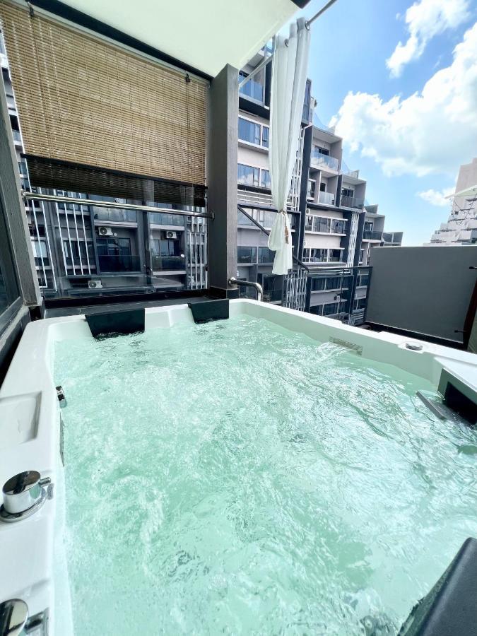 Imperio Residences Private Bathtub Or Jacuzzi By Nestcove Malacca Exterior photo